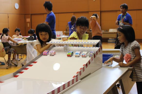 完成したミニカーを走らせよう